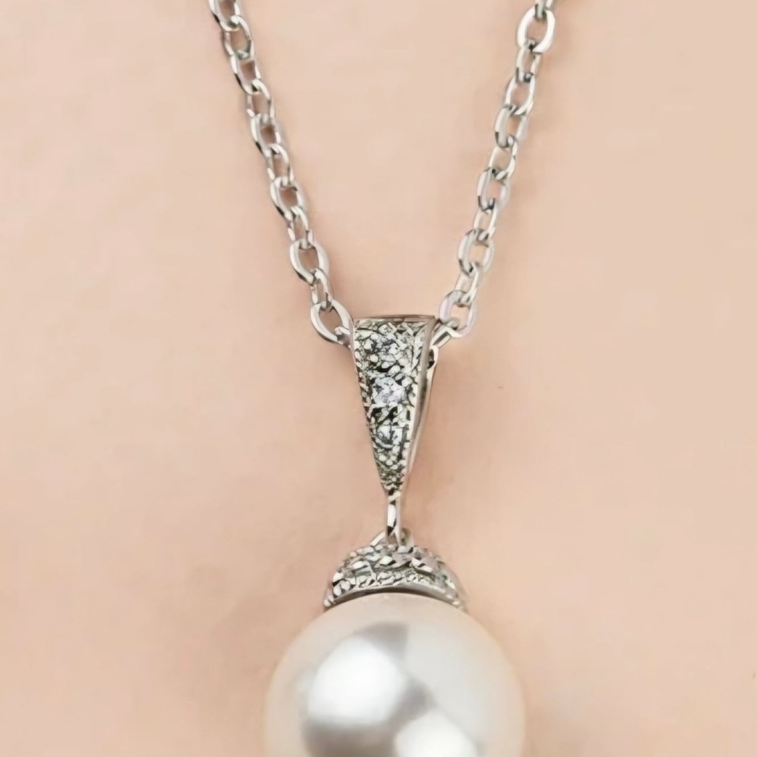 BOSTON NECKLACE
